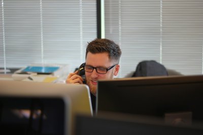 Sterk bij bestaande klanten, maar nieuwe klanten bellen blijft liggen